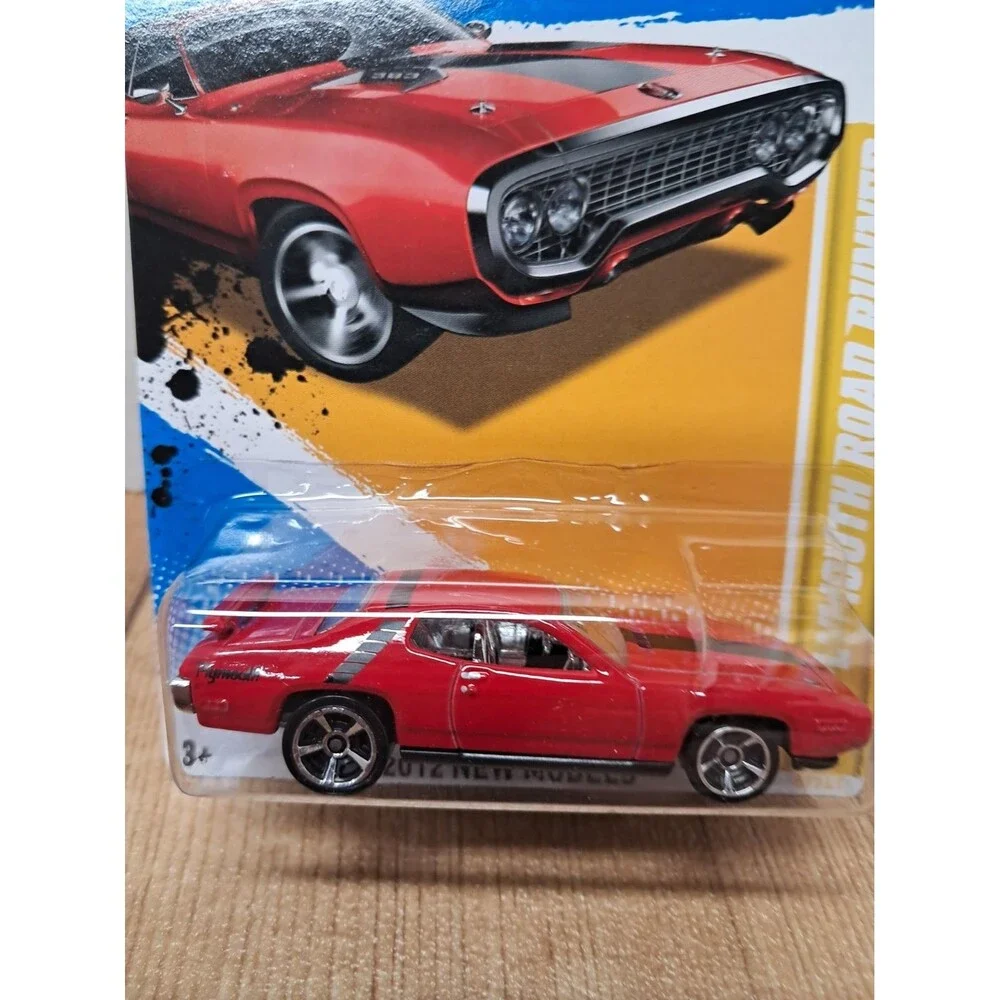 Hotwheels: 2012 Red & Black 1971 Plymouth ROAD RUNNER 6/247 NEW - SEALED!